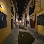 A 500 m Praia Maranduba, casa 2 quartos em Condomínio