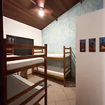 A 500 m Praia Maranduba, casa 2 quartos em Condomínio